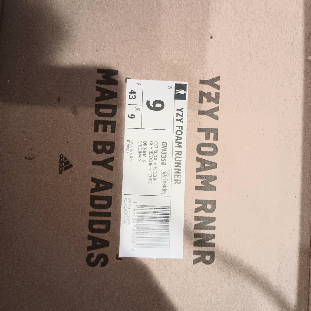 Adidas Yeezy Foam RNNR Sand (Foam Runner)size 9 - Picture 6 of 6